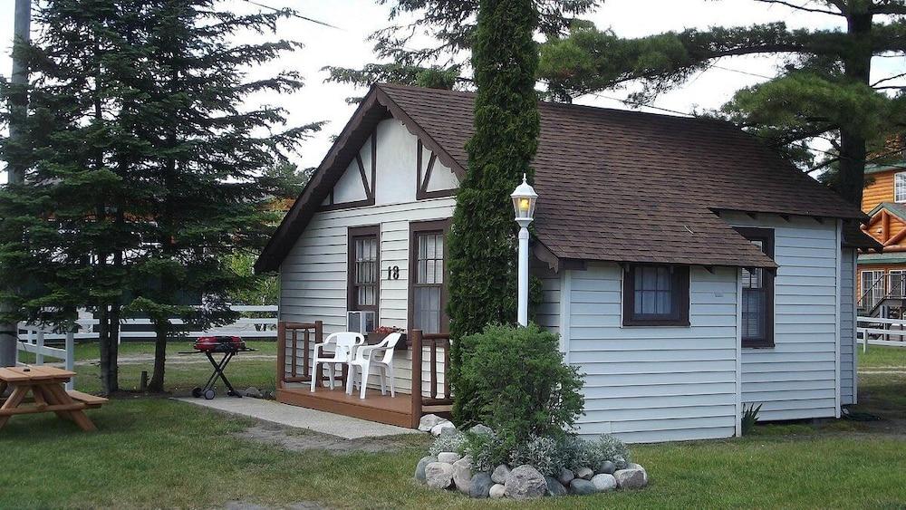 The Beach House of Mackinaw City