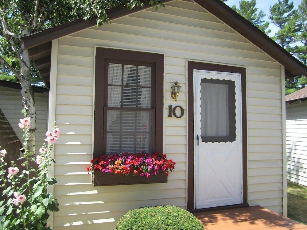 The Beach House of Mackinaw City