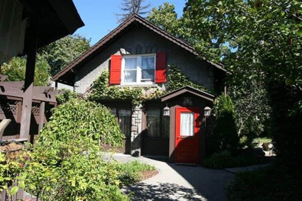 Stone Chalet Bed and Breakfast Inn and Event Center