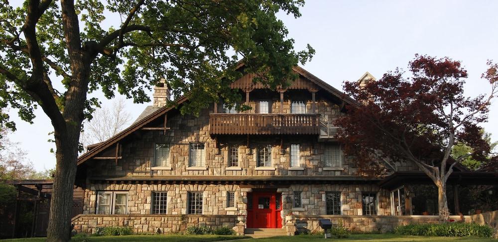 Stone Chalet Bed and Breakfast Inn and Event Center
