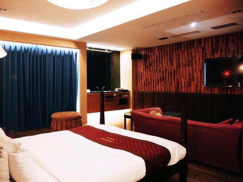 Moonshy Boutique Motel