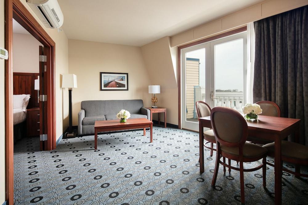 Bicycle Street Inn and Suites