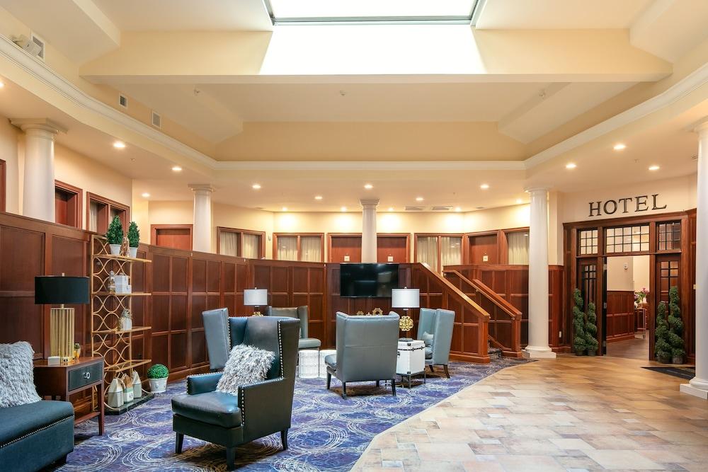 Bicycle Street Inn and Suites