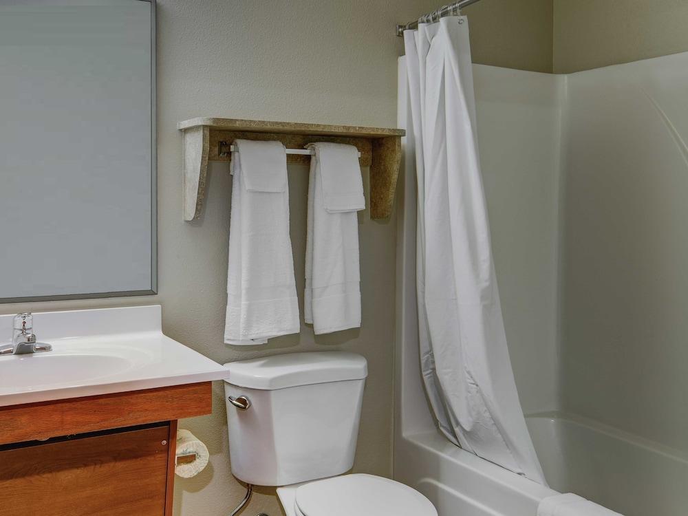 WoodSpring Suites Kansas City Mission