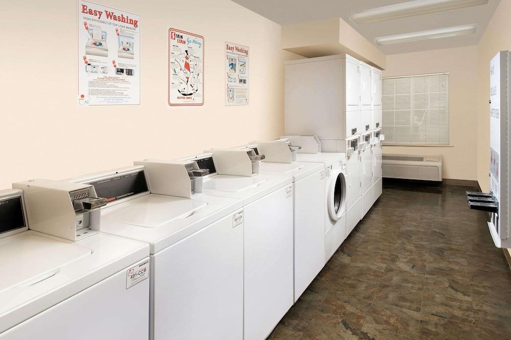 WoodSpring Suites Kansas City Mission