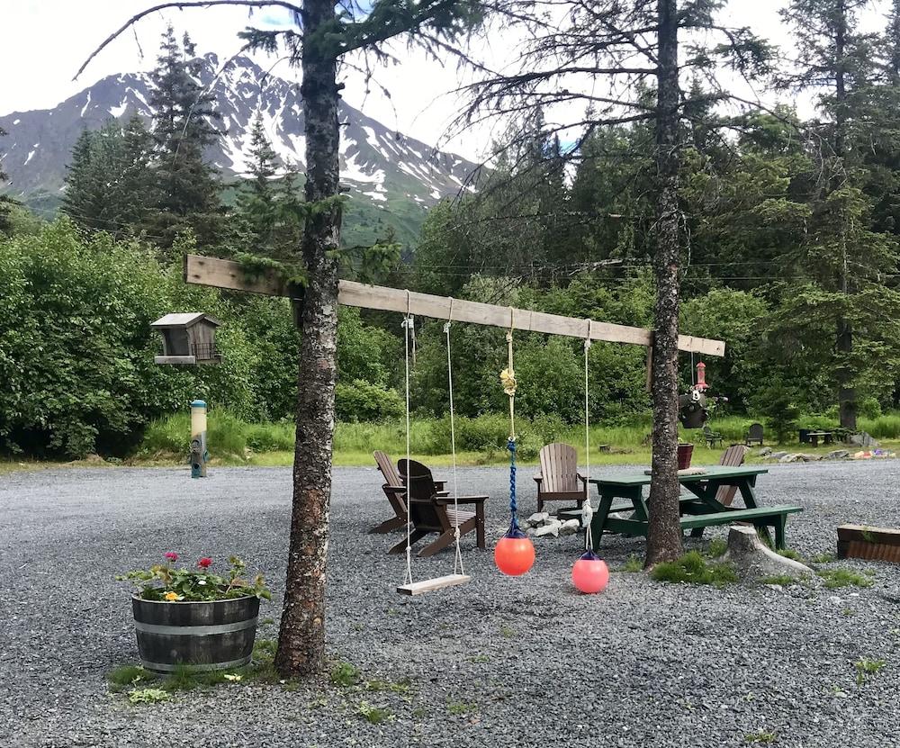 Twin Peaks Lodge and RV Park