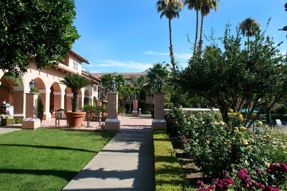 Harris Ranch Inn and Restaurant