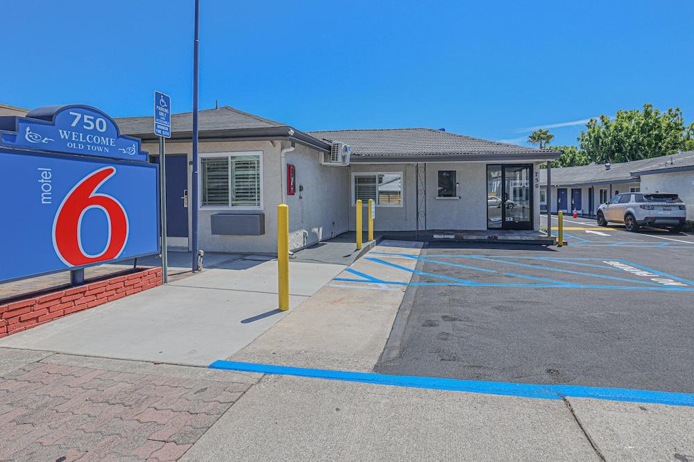 Tustin Motor Lodge
