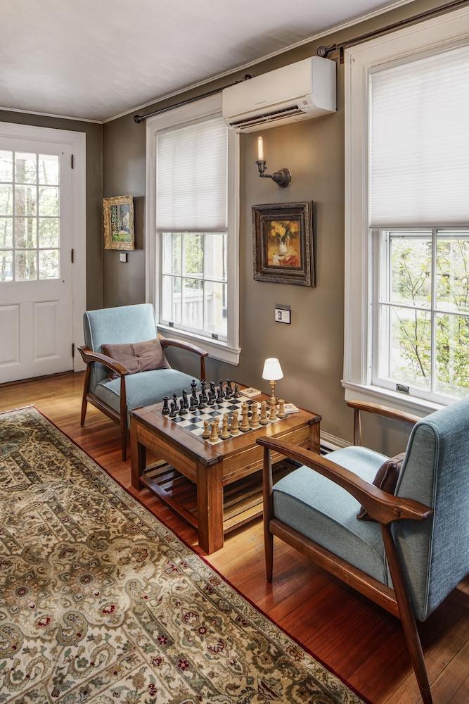 The Applewood Manor