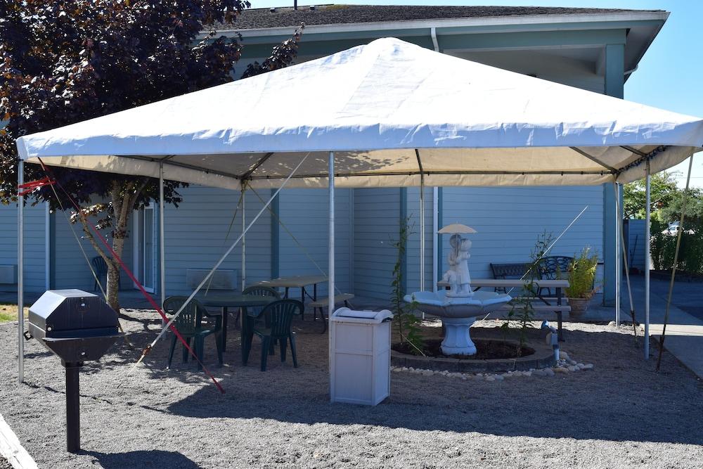 Dew Drop Inn Motel Forks