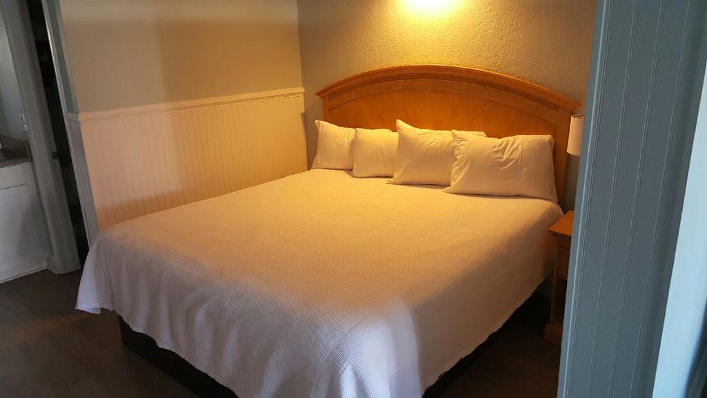 Islander Hotel & Resort