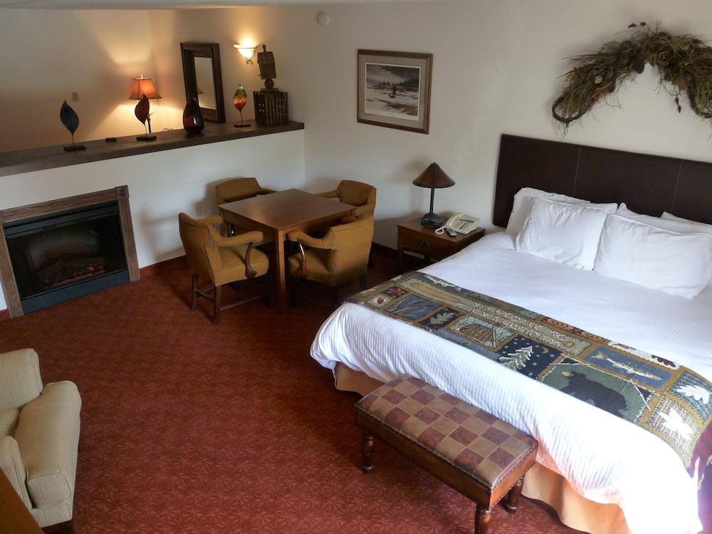 Riverbank Lodge