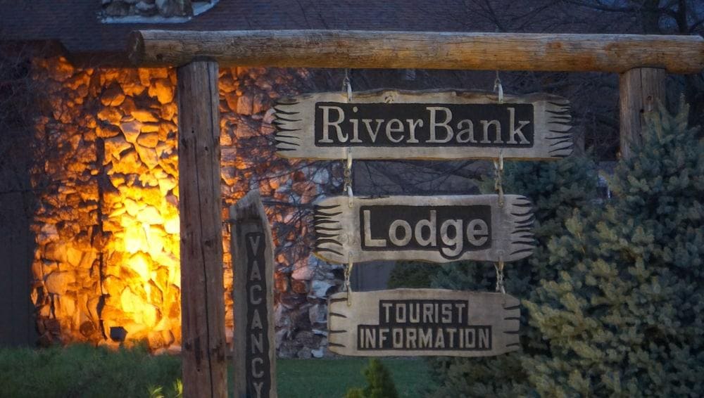 Riverbank Lodge