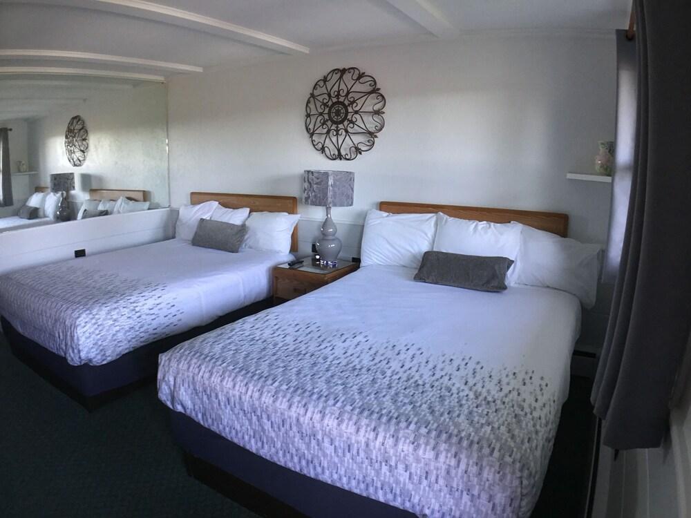 Bay Top Motel