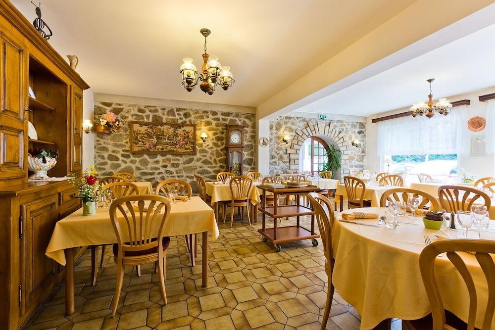 Hotel Le Grillon