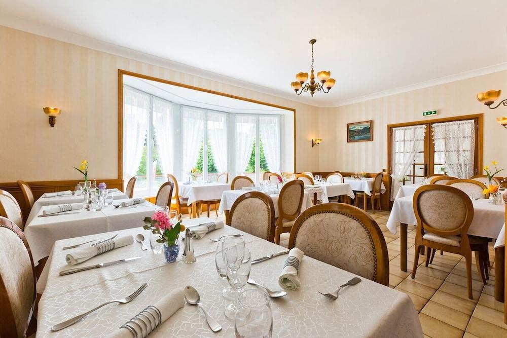 Hotel Le Grillon