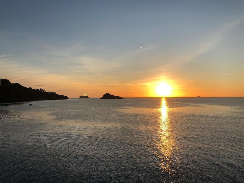 Meadfoot Bay