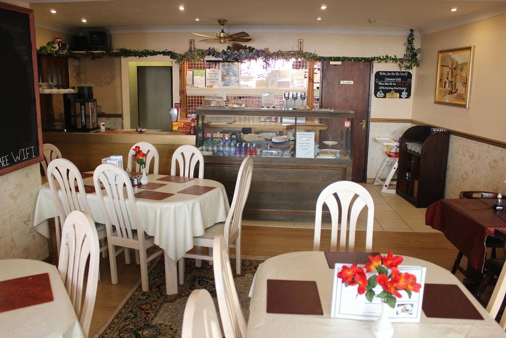 The Middlegate Hotel