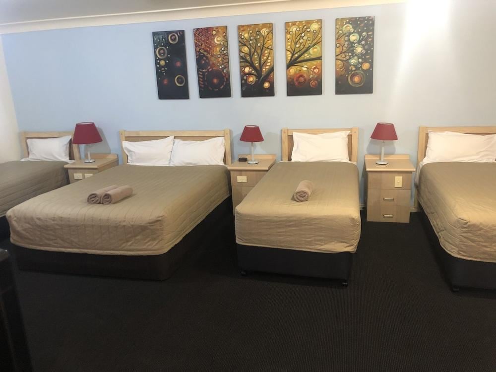 Country Comfort Cowra Countryman Motor Inn