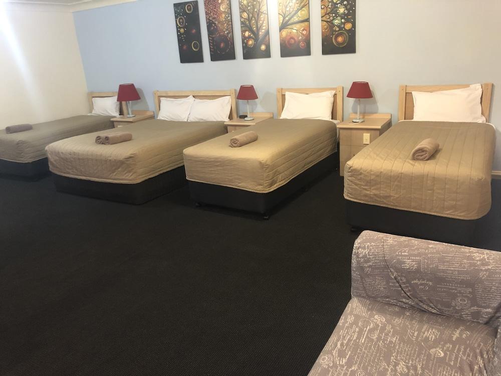 Country Comfort Cowra Countryman Motor Inn
