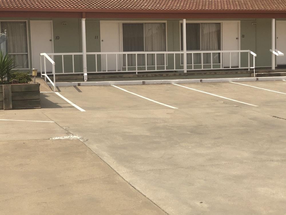 Country Comfort Cowra Countryman Motor Inn
