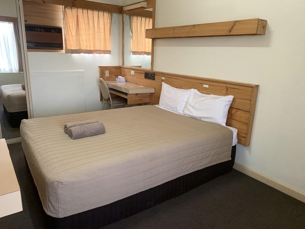 Country Comfort Cowra Countryman Motor Inn