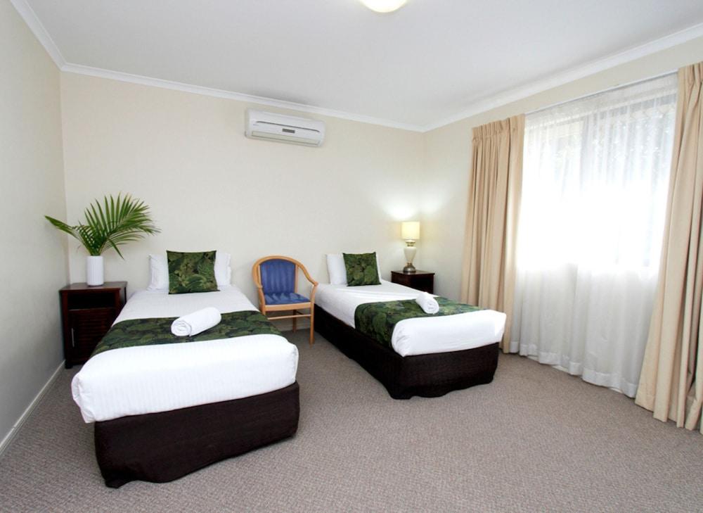 The Palms Motel