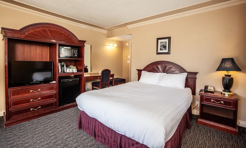 Revelstoke Lodge