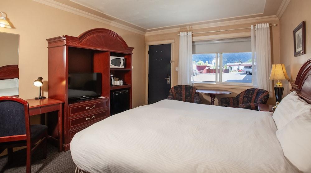 Revelstoke Lodge