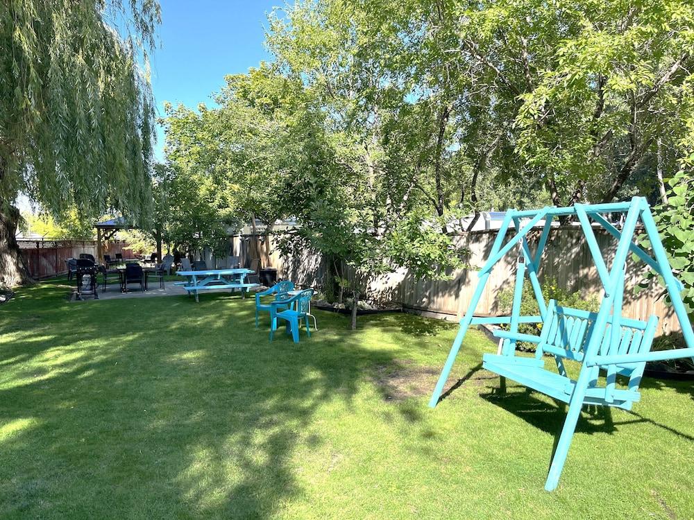 Lakeside Villa Inn & Suites