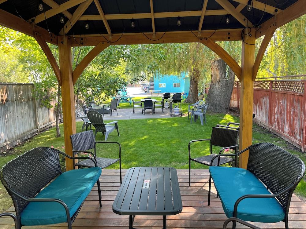 Lakeside Villa Inn & Suites
