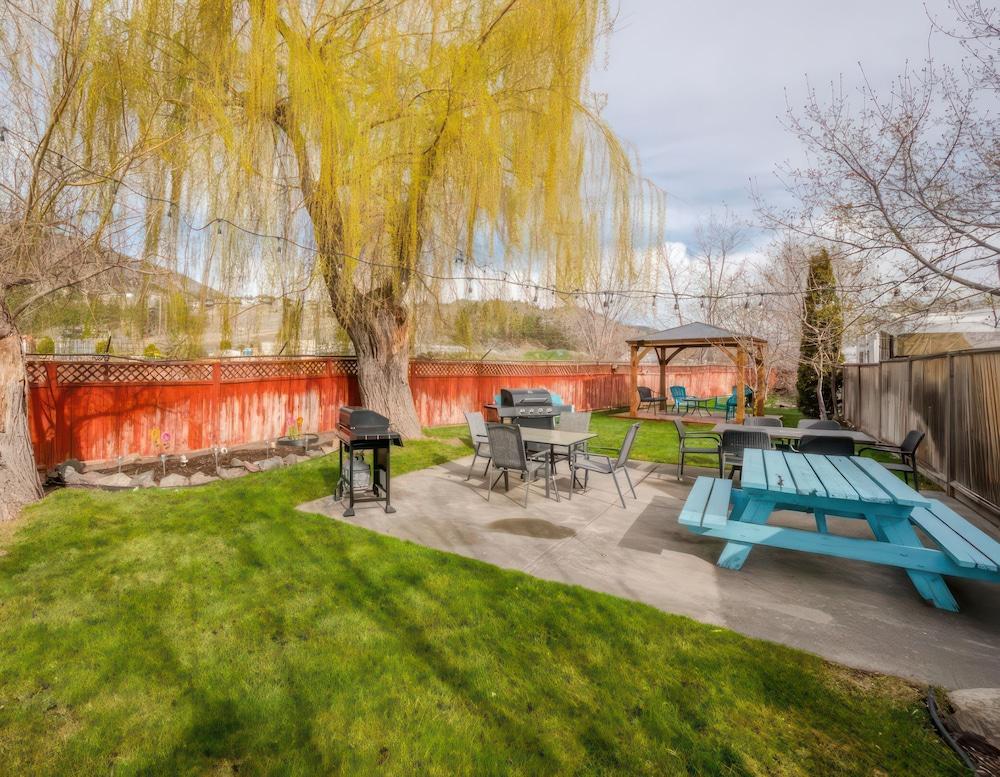 Lakeside Villa Inn & Suites