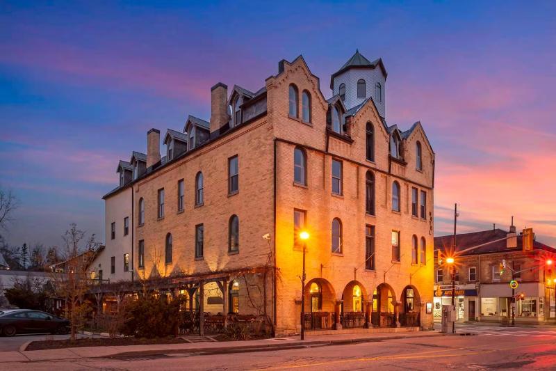 Arlington Hotel