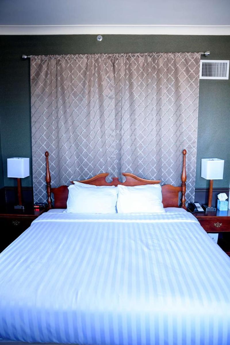 Arlington Hotel