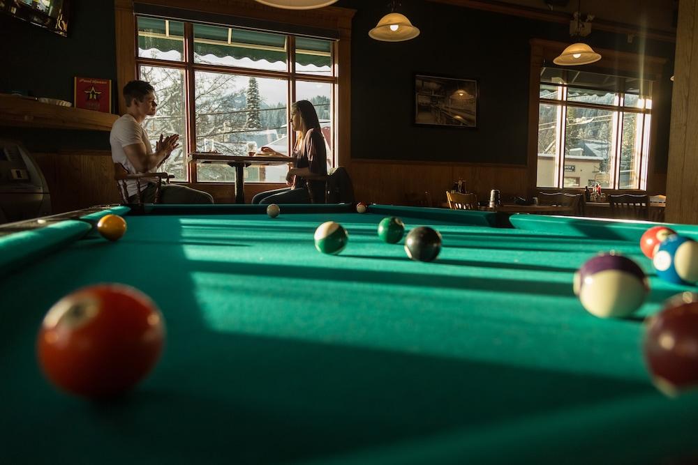 The Flying Steamshovel Inn
