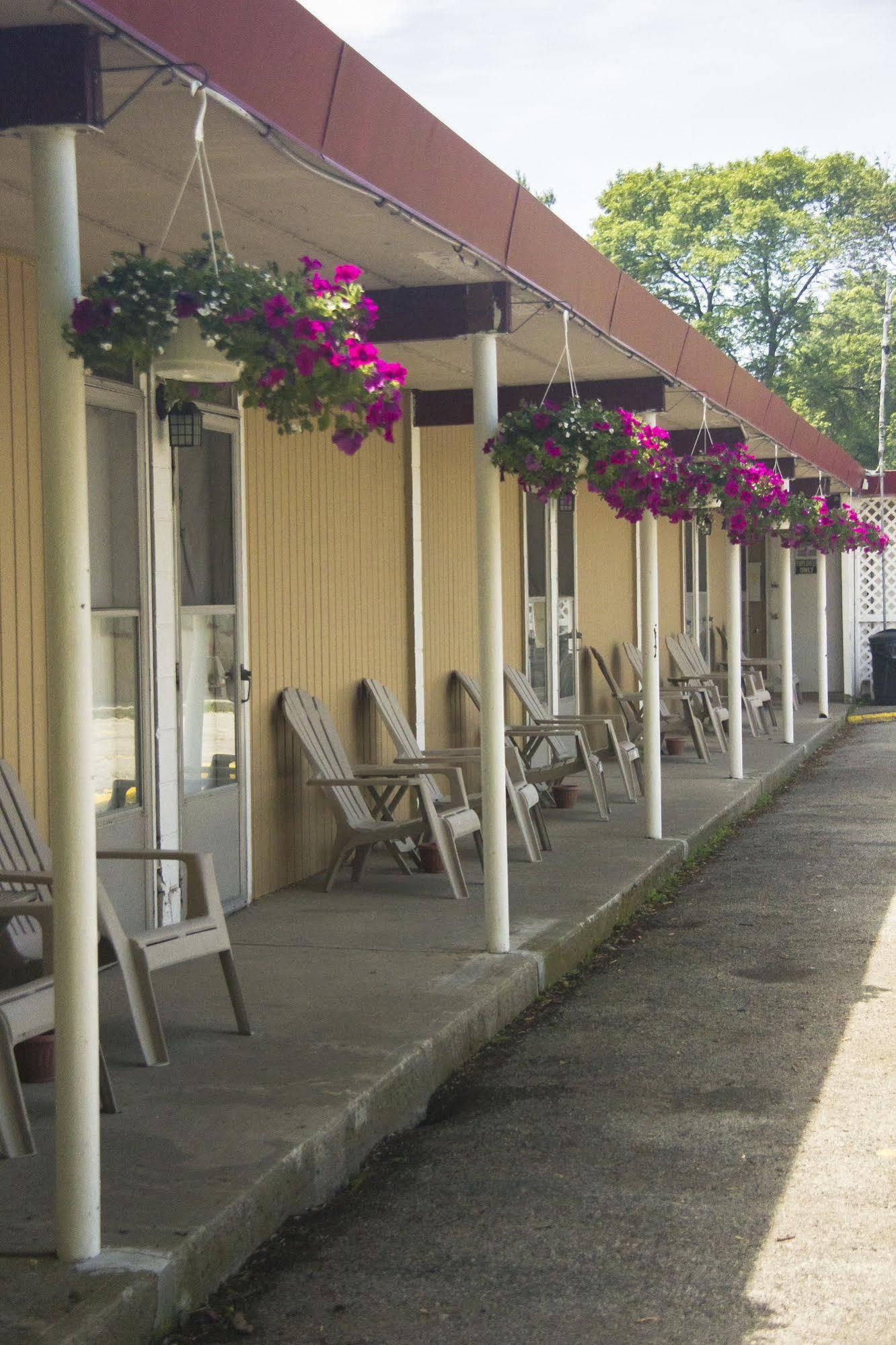 Riverview Motel