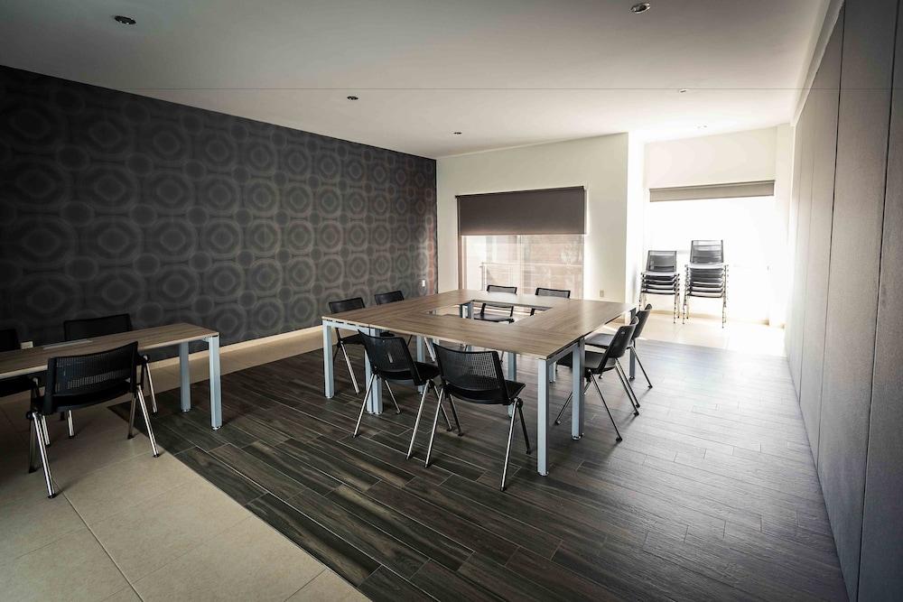 Redwood Villas Extended Stay