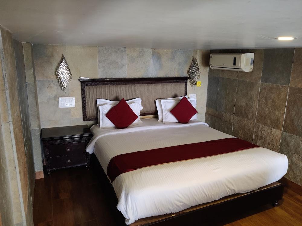Ravine Hotel