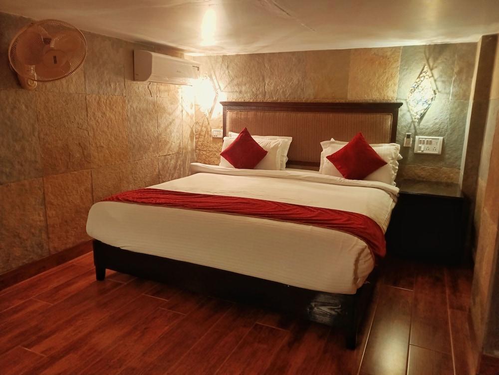 Ravine Hotel