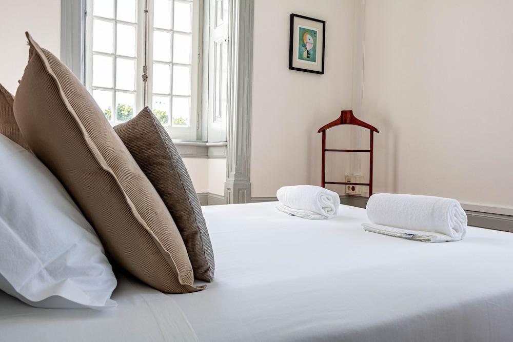 The Luggage Hostel & Suites