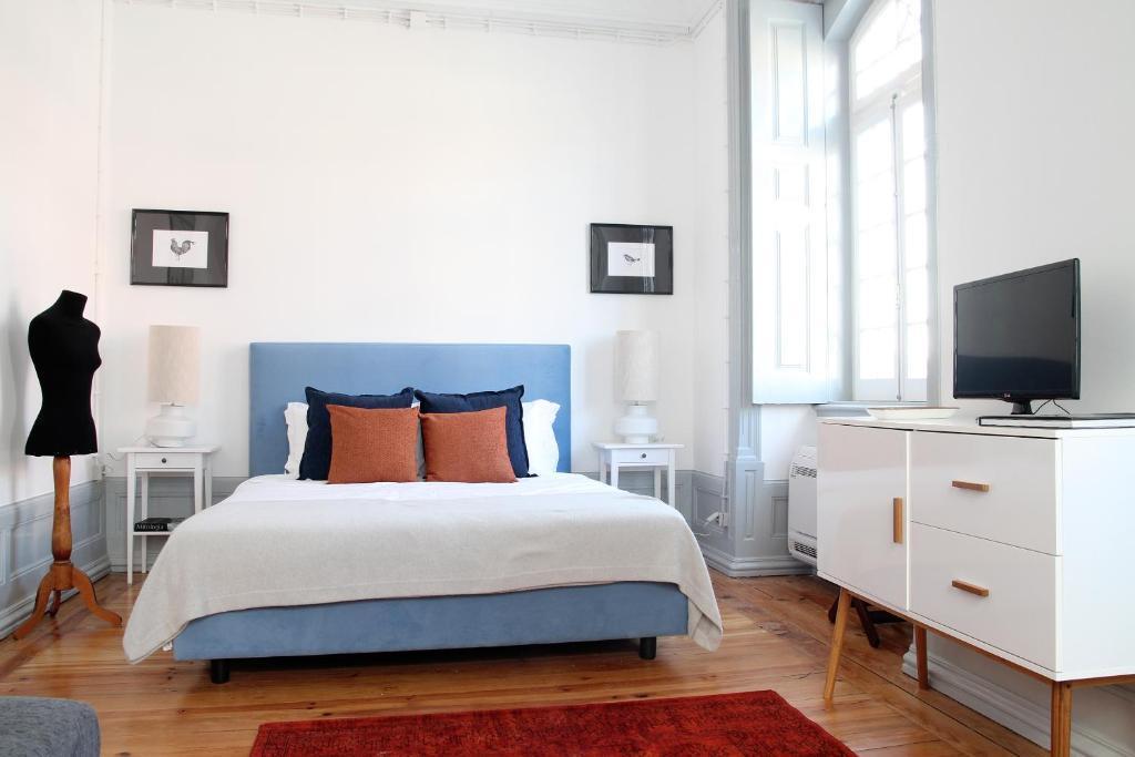 The Luggage Hostel & Suites