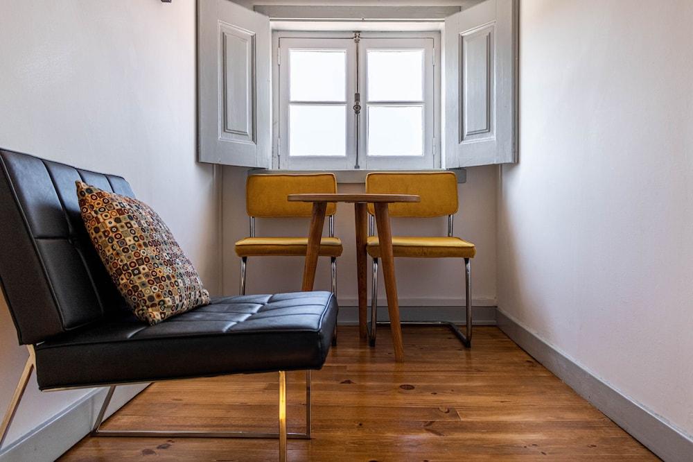 The Luggage Hostel & Suites