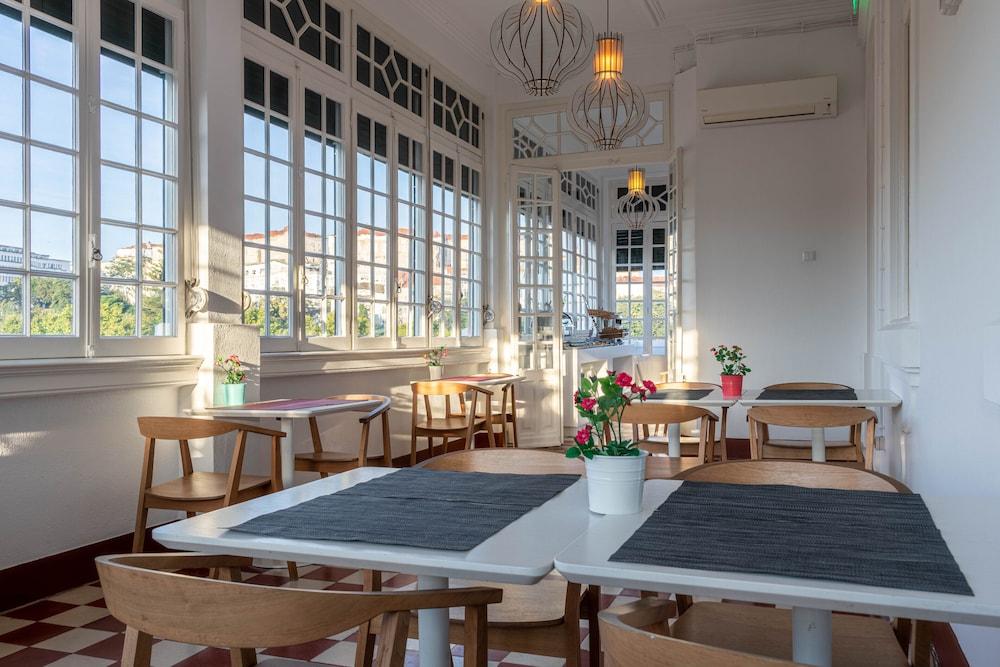 The Luggage Hostel & Suites