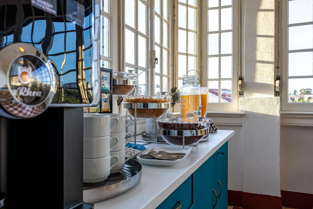 The Luggage Hostel & Suites