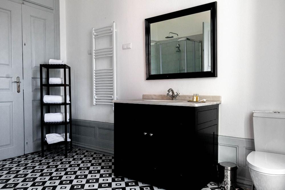 The Luggage Hostel & Suites