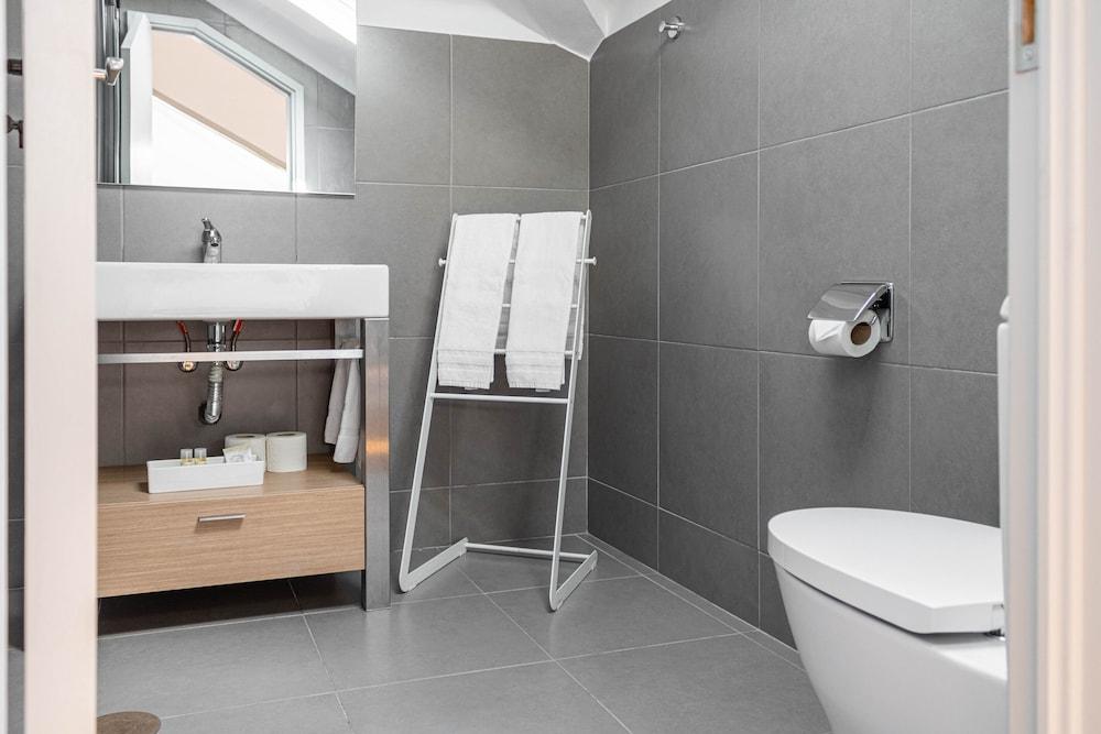 The Luggage Hostel & Suites