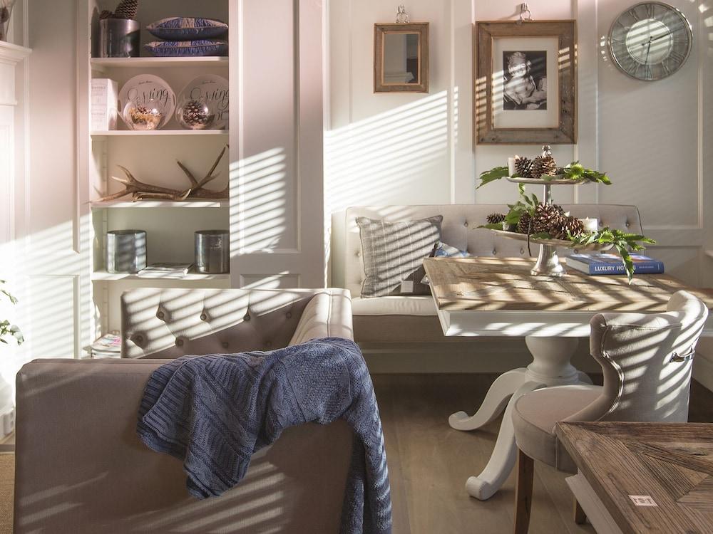 Zenzez Hotel & Lounge