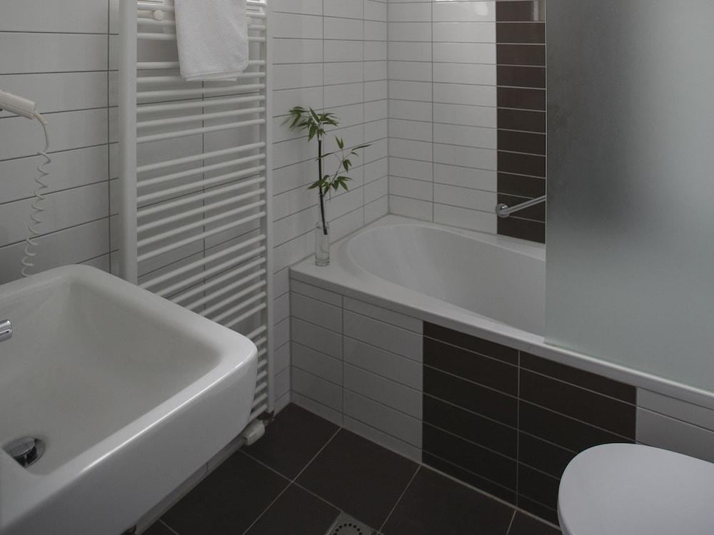 Zenzez Hotel & Lounge