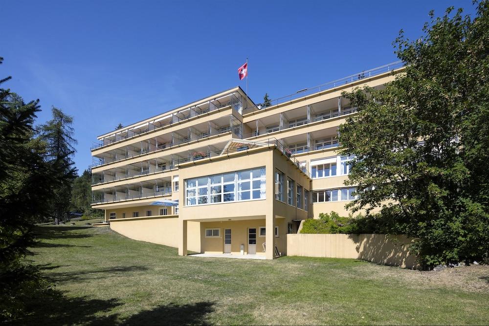Crans-Montana Youth Hostel «Bella Lui»