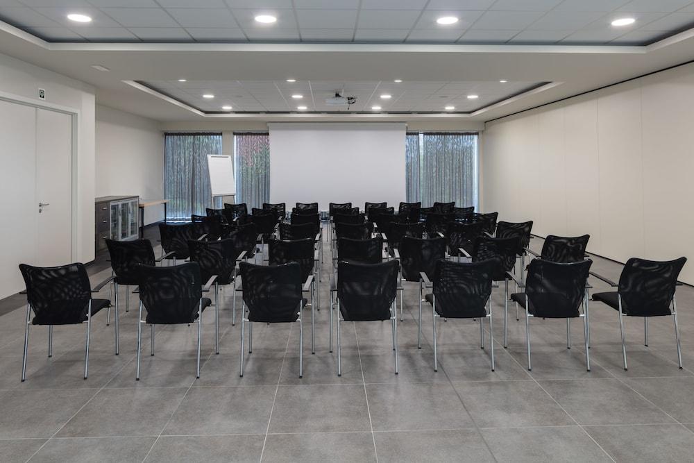 Mezzo Hotel & Business
